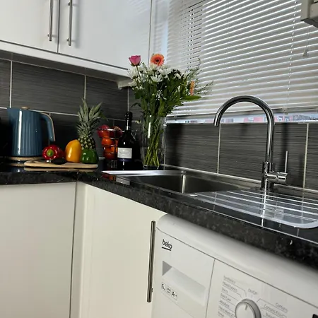 Bexley Gem - Stylish Three Bedroom *