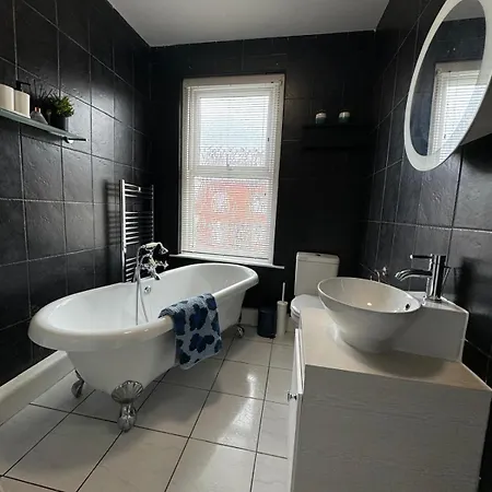 Bexley Gem - Stylish Three Bedroom