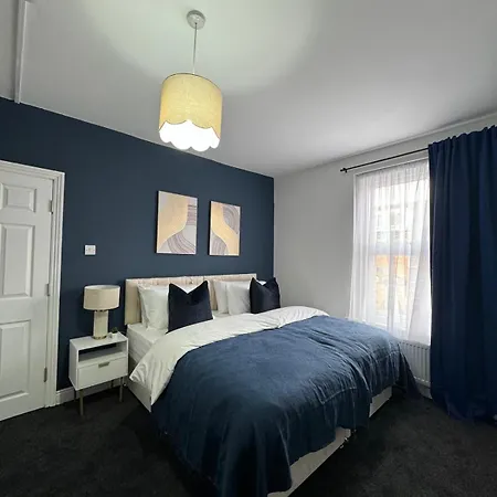 Bexley Gem - Stylish Three Bedroom * Leeds (West Yorkshire)