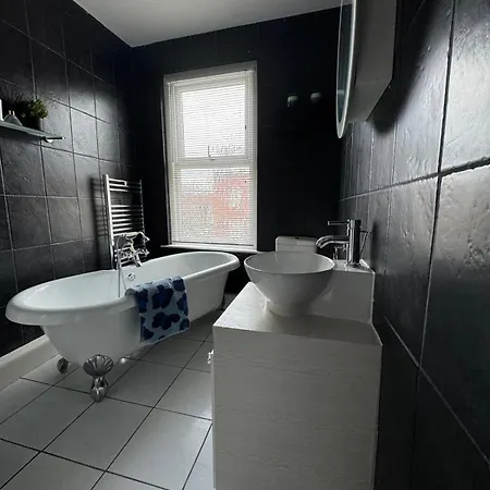 Bexley Gem - Stylish Three Bedroom *