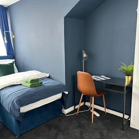 Bexley Gem - Stylish Three Bedroom Leeds (West Yorkshire)