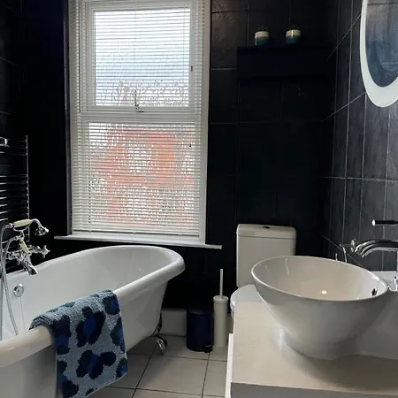Bexley Gem - Stylish Three Bedroom * Leeds (West Yorkshire)