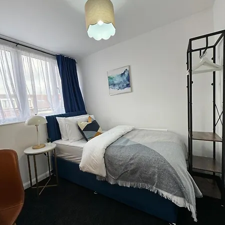 Bexley Gem - Stylish Three Bedroom