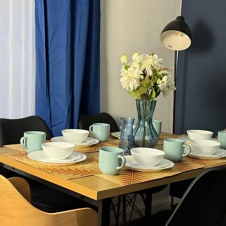 Bexley Gem - Stylish Three Bedroom Apartment *