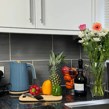Bexley Gem - Stylish Three Bedroom Leeds (West Yorkshire)