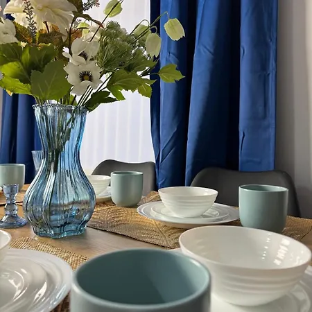 Bexley Gem - Stylish Three Bedroom