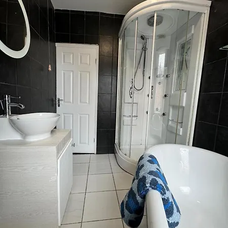 Apartment Bexley Gem - Stylish Three Bedroom *