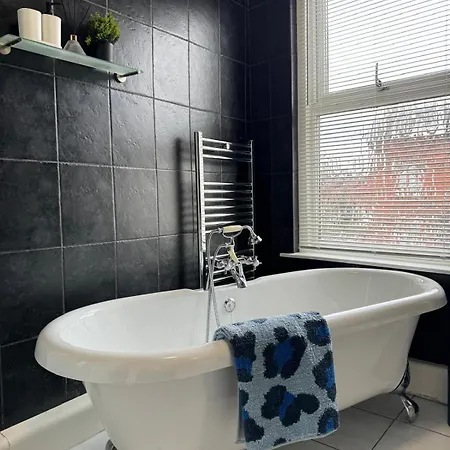 Bexley Gem - Stylish Three Bedroom