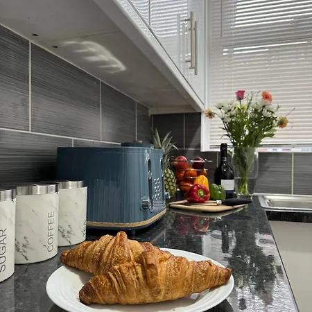 Bexley Gem - Stylish Three Bedroom Leeds (West Yorkshire)