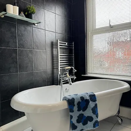 Apartment Bexley Gem - Stylish Three Bedroom *