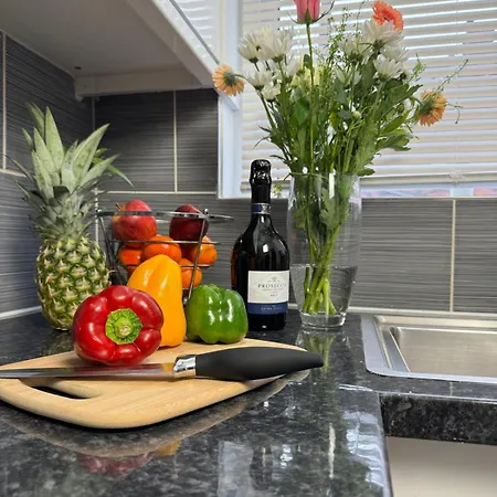 Bexley Gem - Stylish Three Bedroom *
